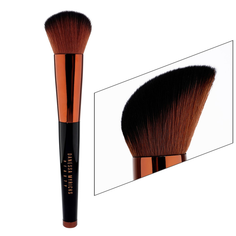 Danessa Myricks Beauty Danessa Face – Yummy Face 1.0 All Over Complexion Brush 32g