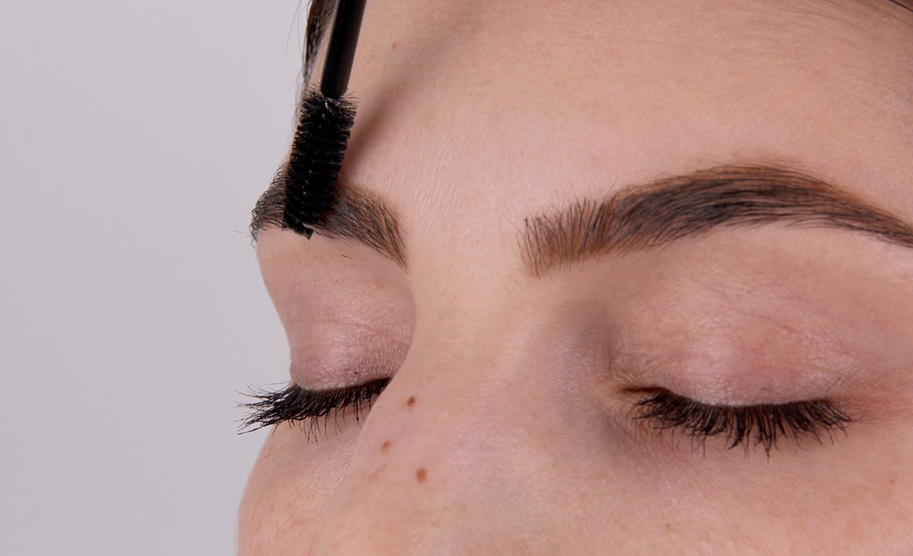 How to Augenbrauen färben PerfectHair.ch